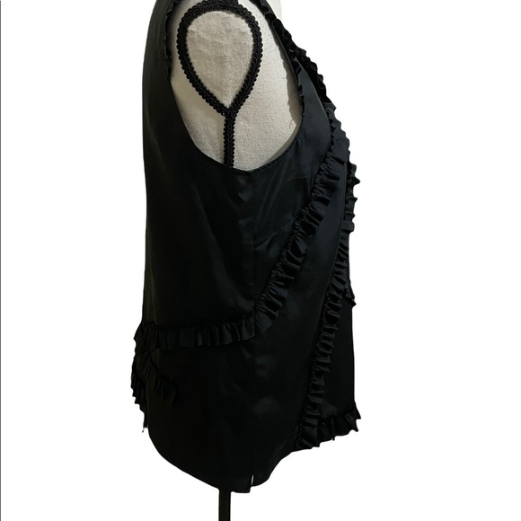 J crew womens blouse silk ruffles size 4. Black zipper on side. Sleeveless - Picture 4 of 11